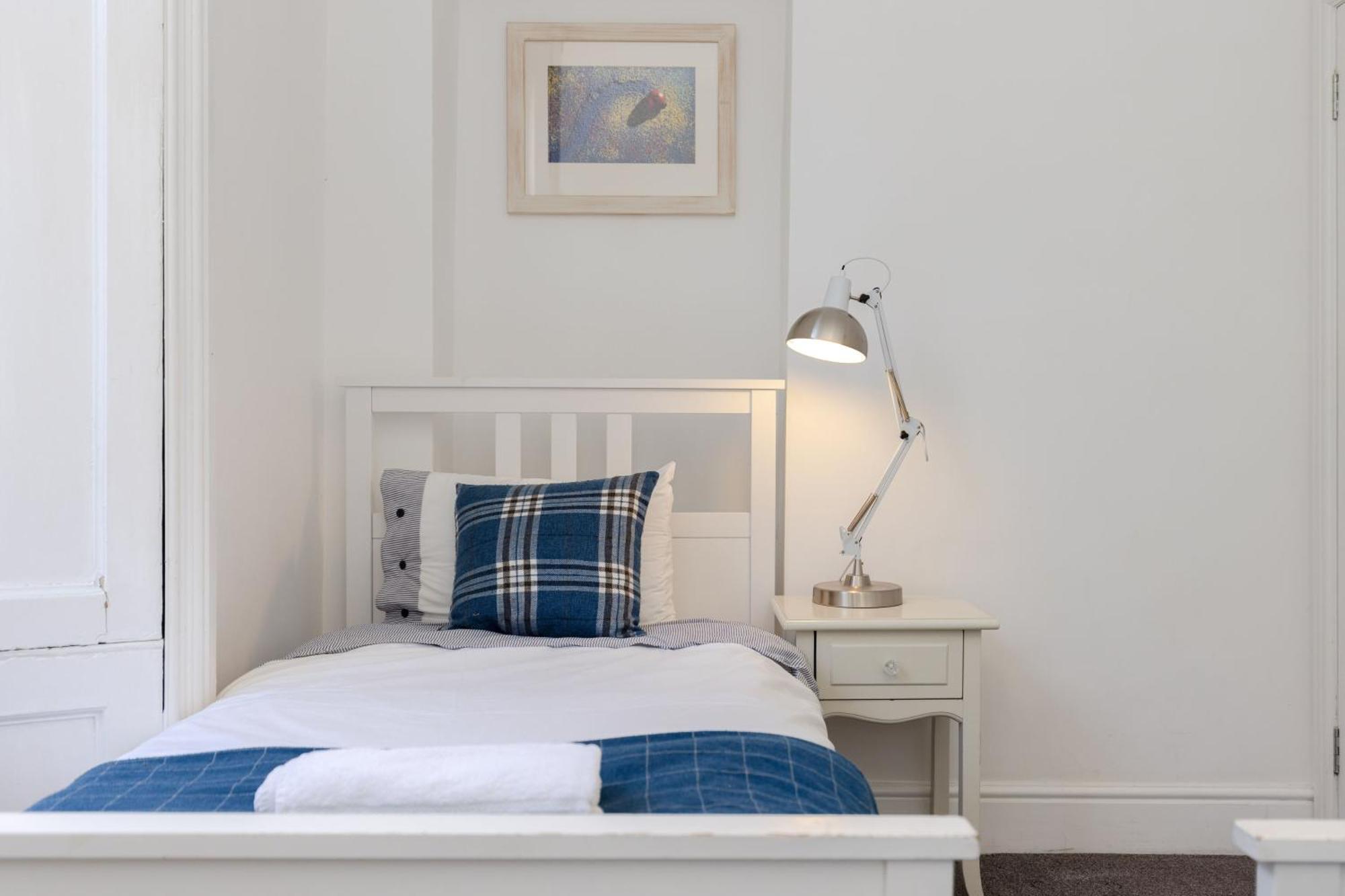 Traditional 3 Bedroom Quiet Duplex Flat By High St, Trams And Buses - Just 1-5 Miles To Centre Единбург Екстер'єр фото
