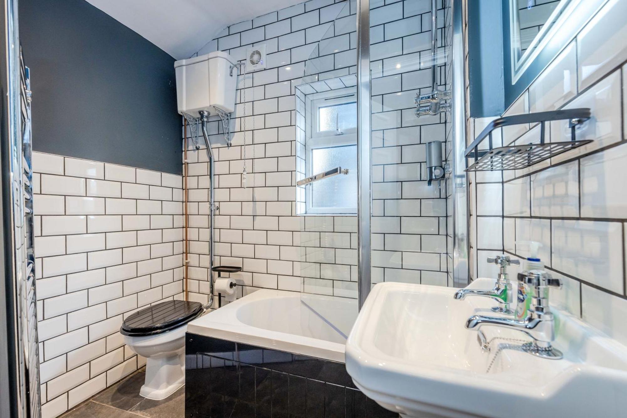 Traditional 3 Bedroom Quiet Duplex Flat By High St, Trams And Buses - Just 1-5 Miles To Centre Единбург Екстер'єр фото